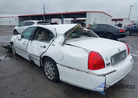 2010 Lincoln Town Car Signature Limited из США, поврежденный, VIN 2LNBL8CV3AX628381